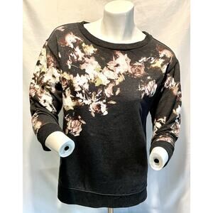 3/$20 Simply Vera Wang Sz XS Black Sweatshirt Style Knit Top Rose Floral Print